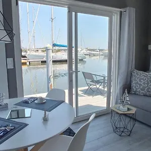 https://marina-degli-estensi-floating-resort.emilia-romagnahotels.net